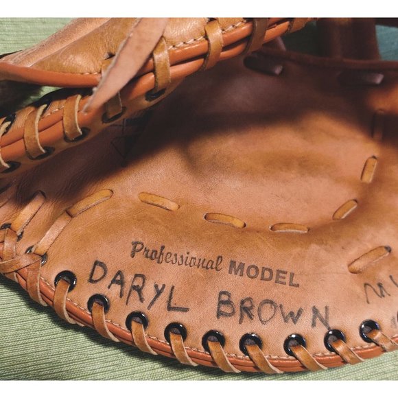 DIAMOND D4000 Professional Model RHT Mitt Baseball Glove Tan Top Grain Cowhide - Picture 9 of 13
